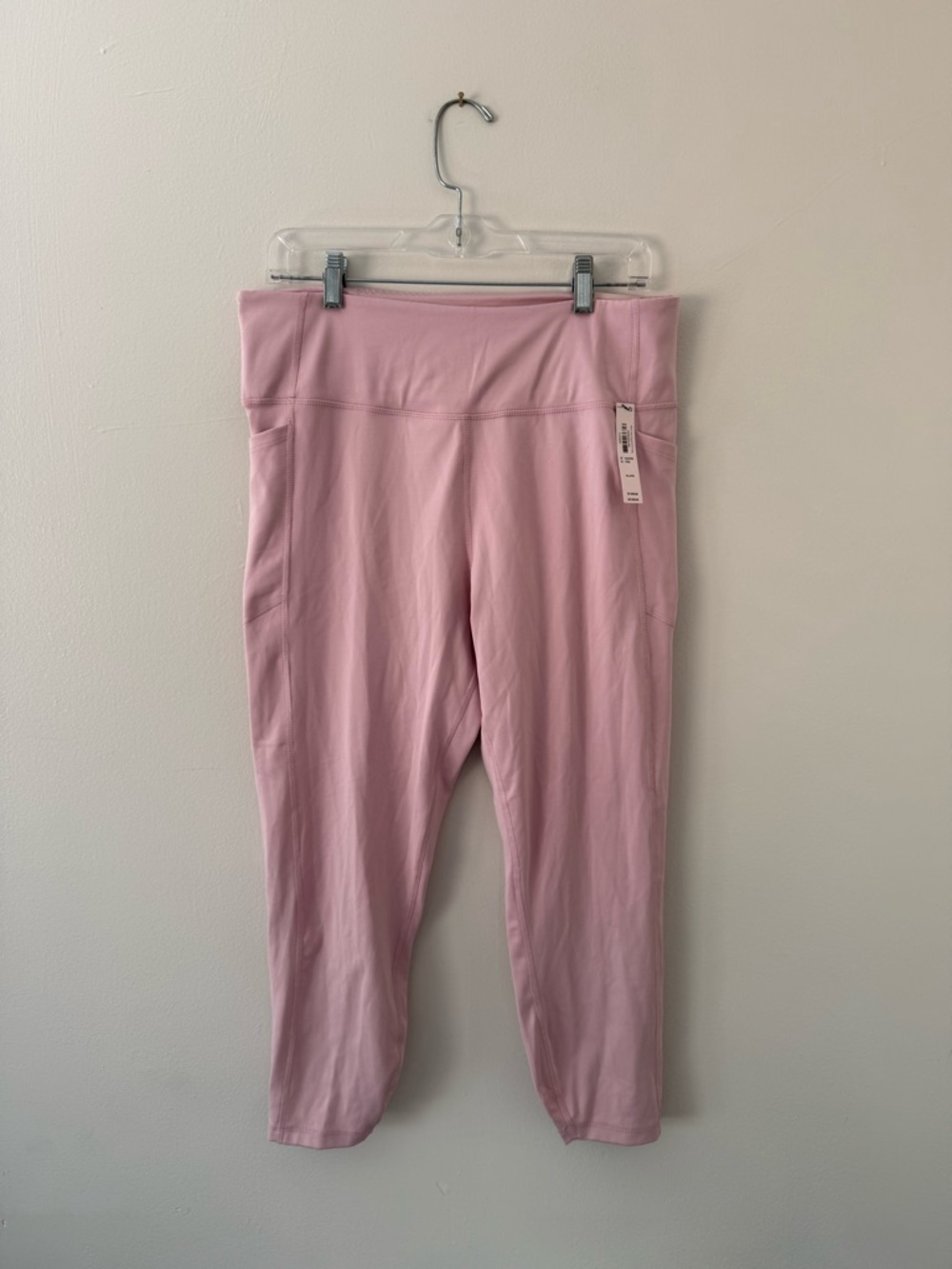 Victoria's Secret VSX Essential
High Rise Pocket Legging Sz XL
Chalk Rose - NWT - Picture 2 of 14